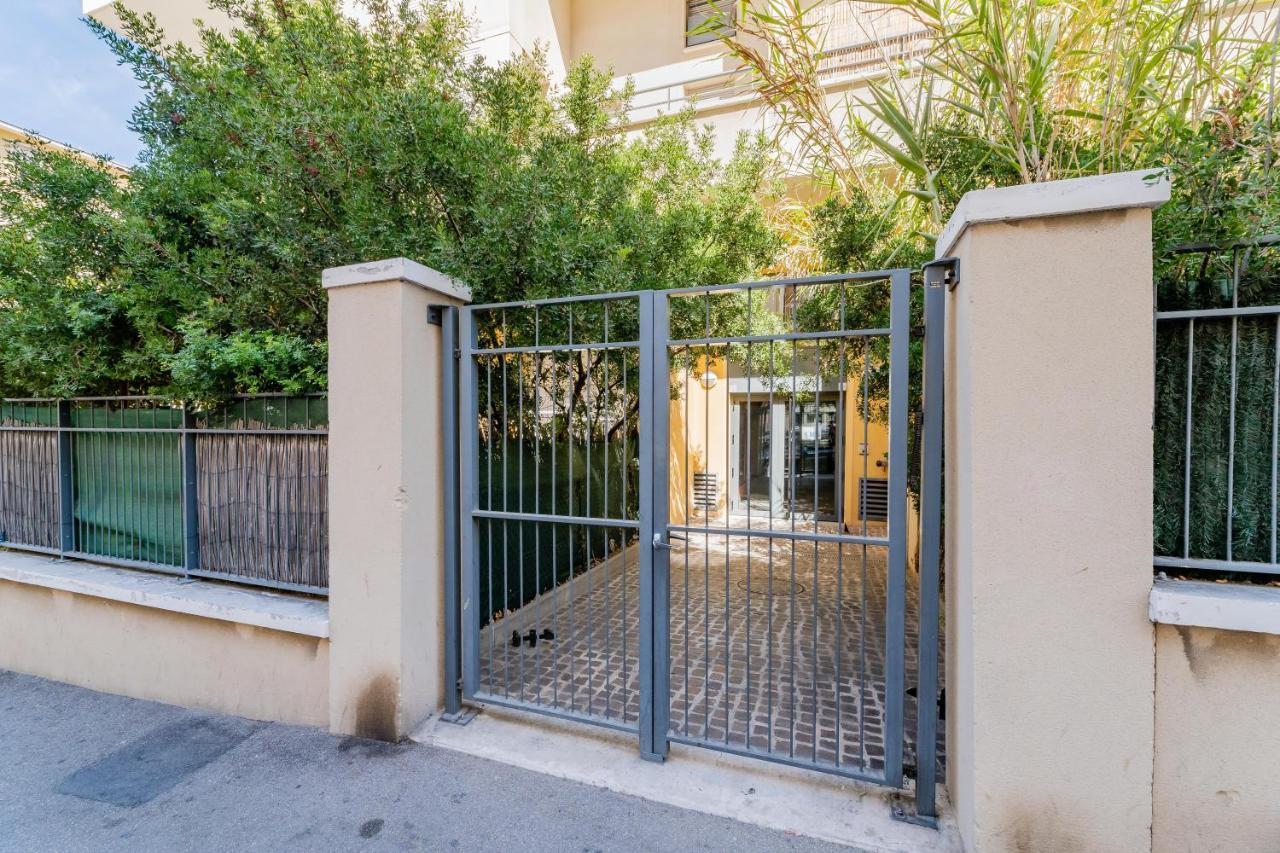 La Joliette; Duplex 2 Chambres, Parking Inclus+ Terrasse+ Ascenseur Marseille Luaran gambar
